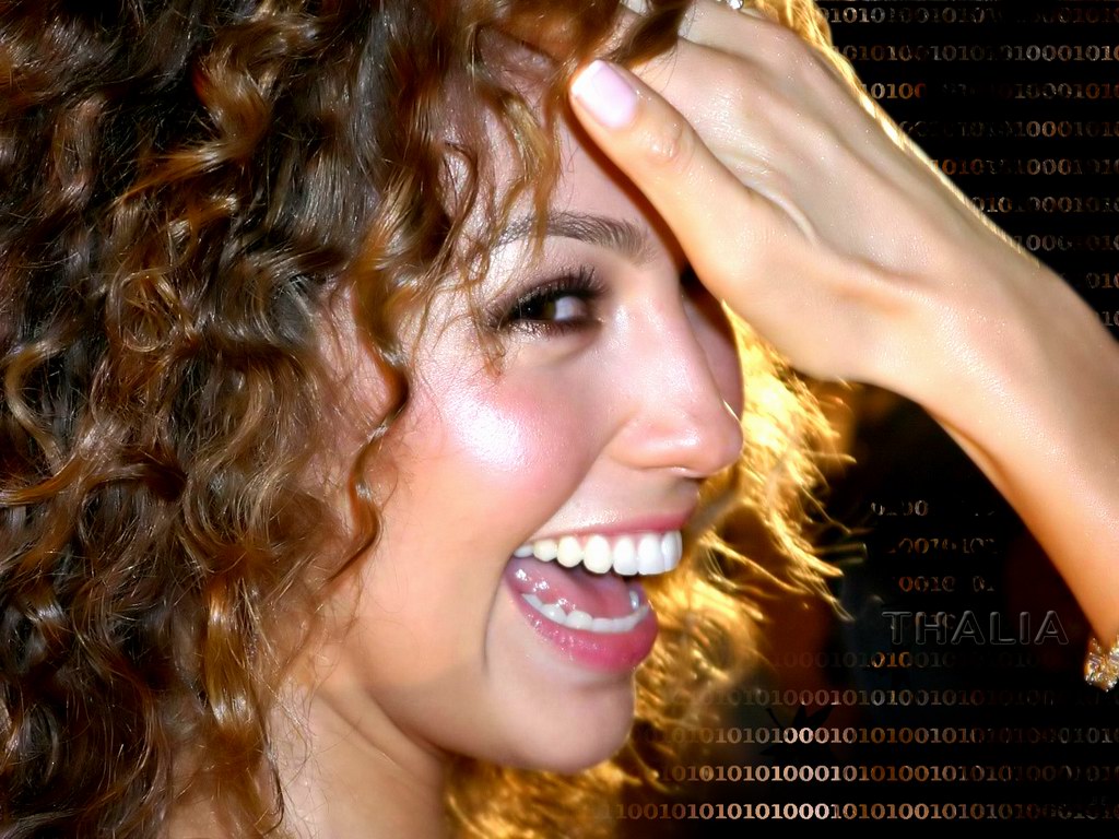 You are viewing the celebs thalia wallpaper named 